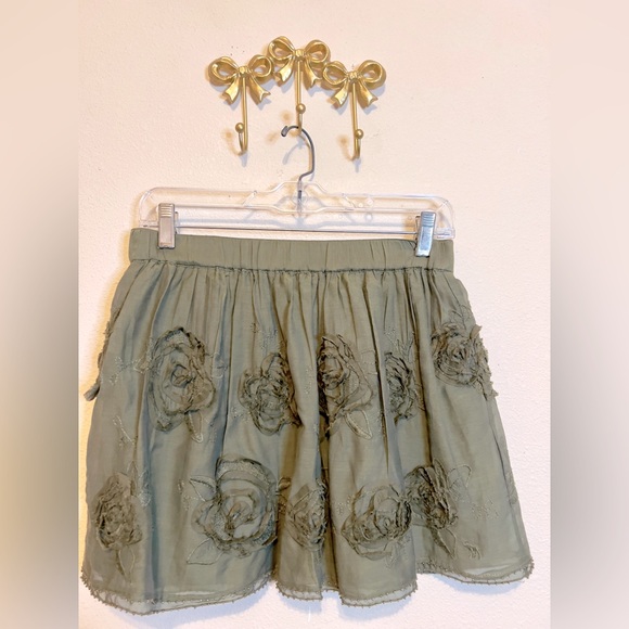 Abercrombie & Fitch Dresses & Skirts - Abercrombie & Fitch Green Embellished Bubble Mini Skirt. Size M